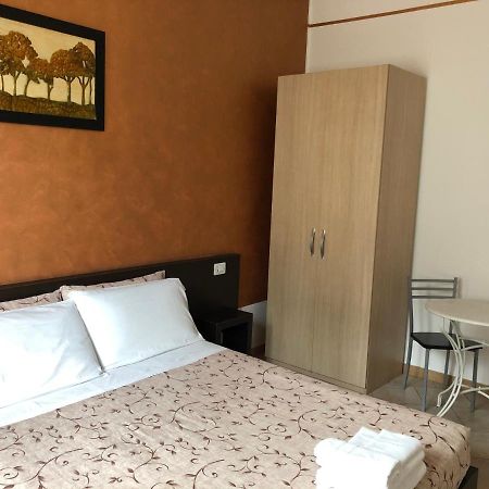 La Siesta Bed&Residence Cardano Al Campo Extérieur photo
