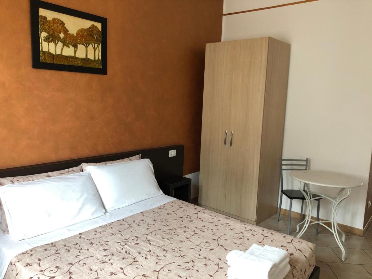 La Siesta Bed&Residence Cardano Al Campo Extérieur photo