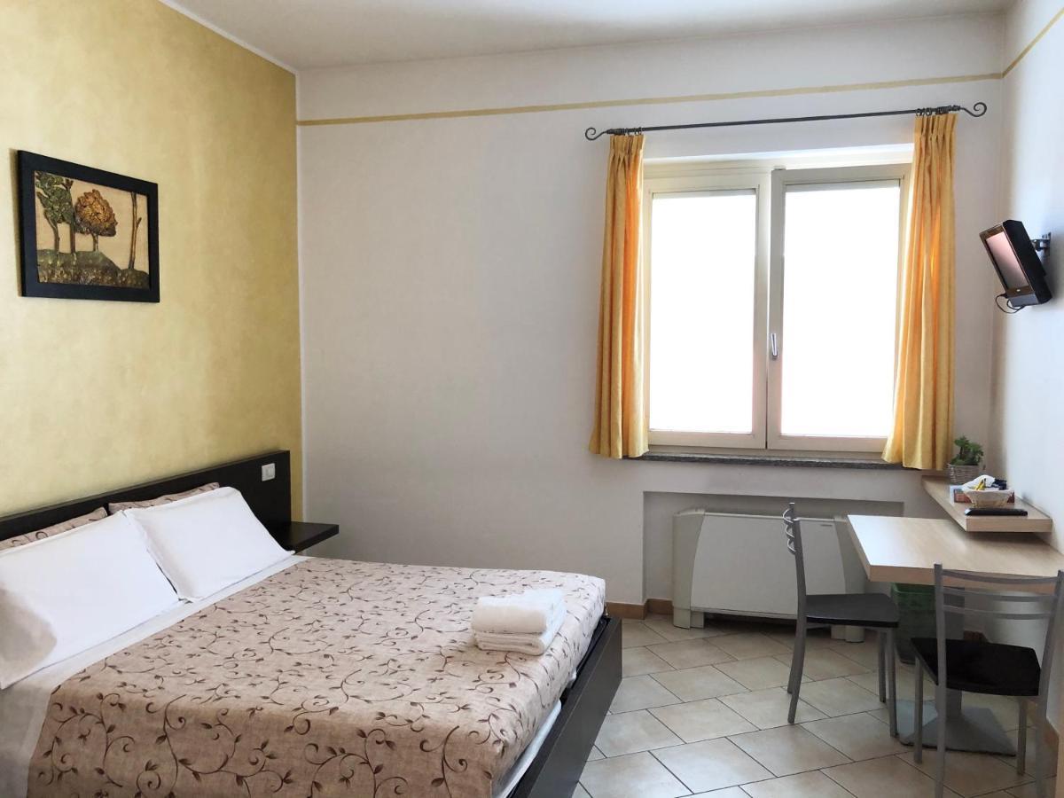 La Siesta Bed&Residence Cardano Al Campo Extérieur photo